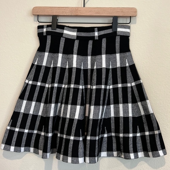 F21 Pleated Skirt - Picture 1 of 7